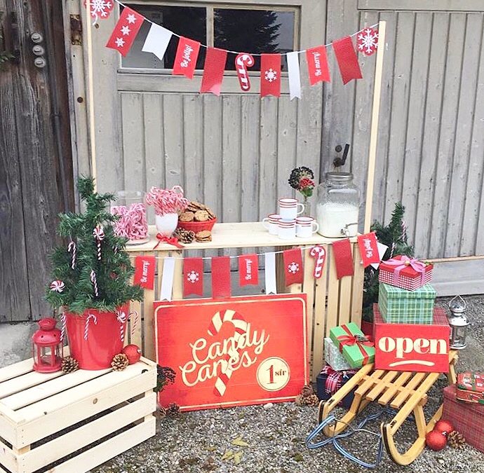 Good Life: Candy Cane Stand Photo Booth
